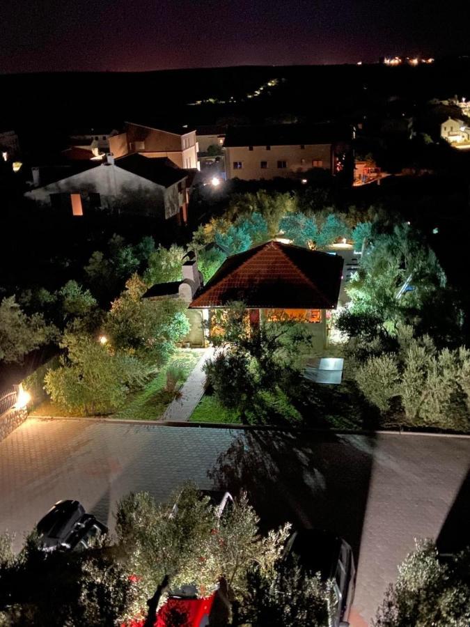 Family Friendly Apartments With A Swimming Pool Povljana, Pag - 244 Exterior photo