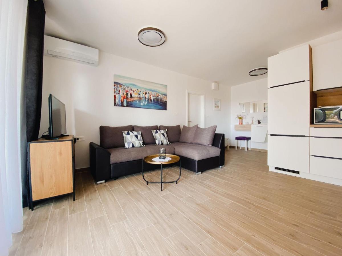 Family Friendly Apartments With A Swimming Pool Povljana, Pag - 244 Exterior photo